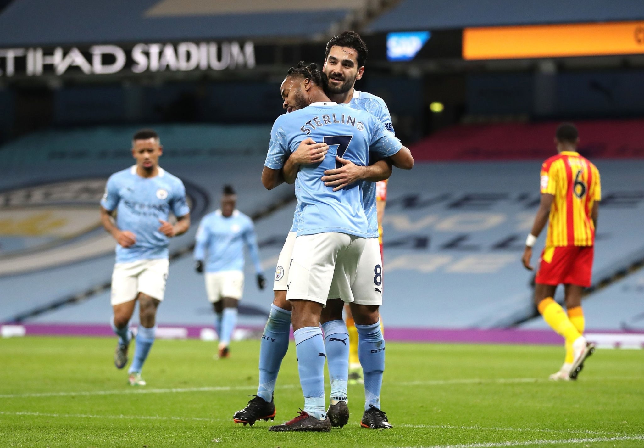 随着两个赛 随着两个赛